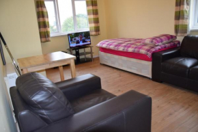 Granary Close Apartment, Enfield Town